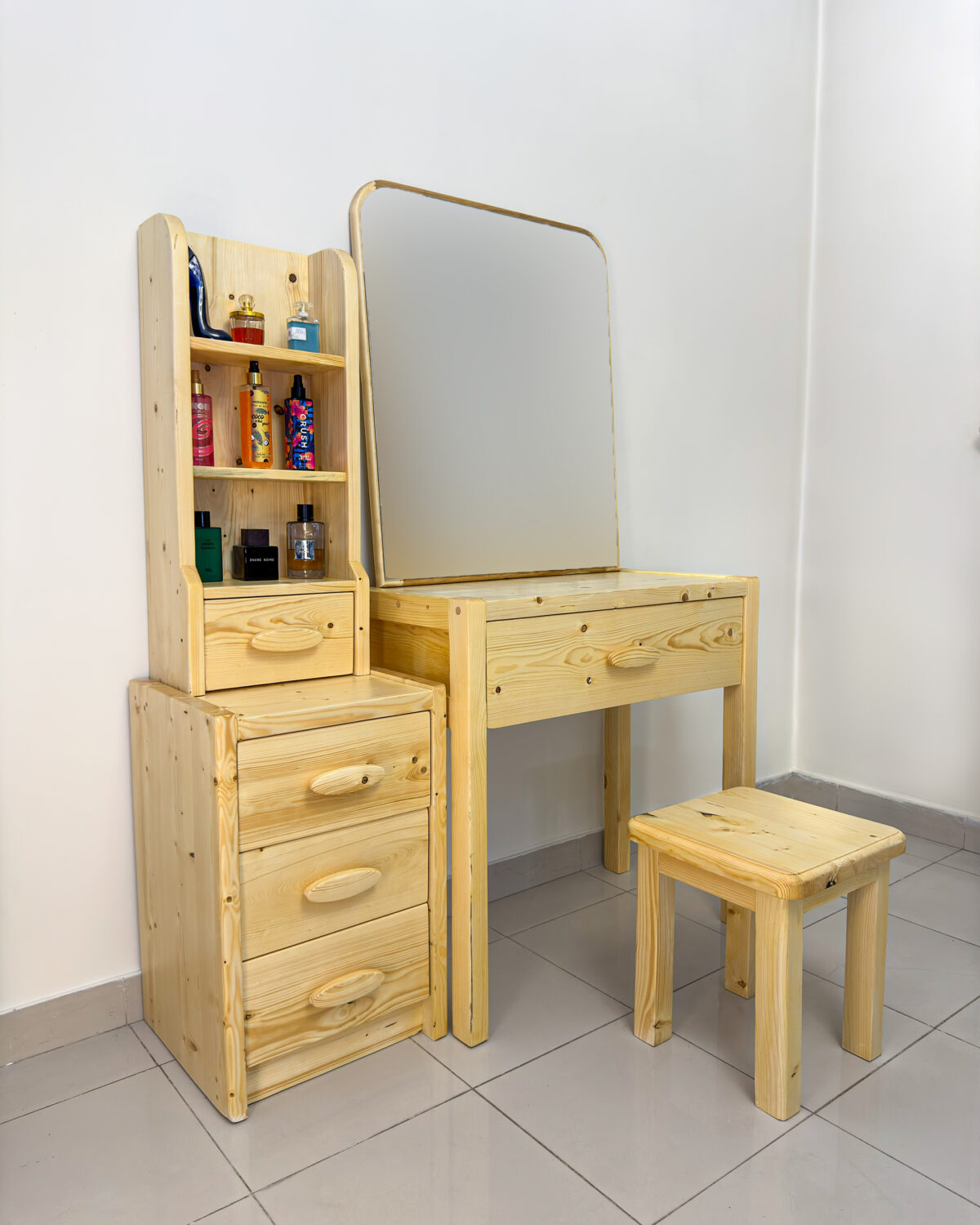 میز آرایش دست‌ساز چوب روسی - Image 1