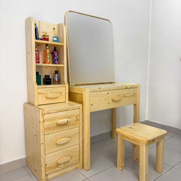 میز آرایش دست‌ساز چوب روسی